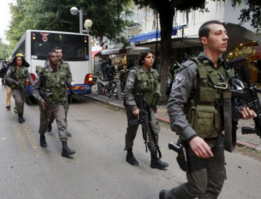 Συγκρούσεις μεταξύ Παλαιστινίων και της ισραηλινής αστυνομίας στην Πλατεία των Τεμενών (βίντεο) (upd)